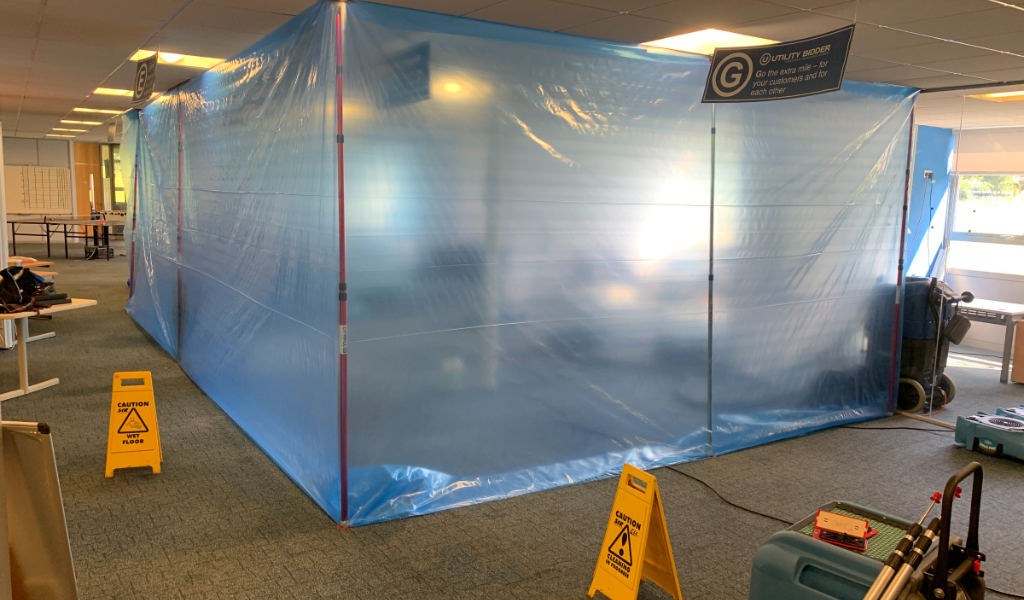 Decontamination area for containing mould